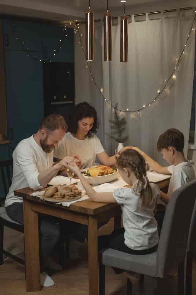 Cena navideña en familia
